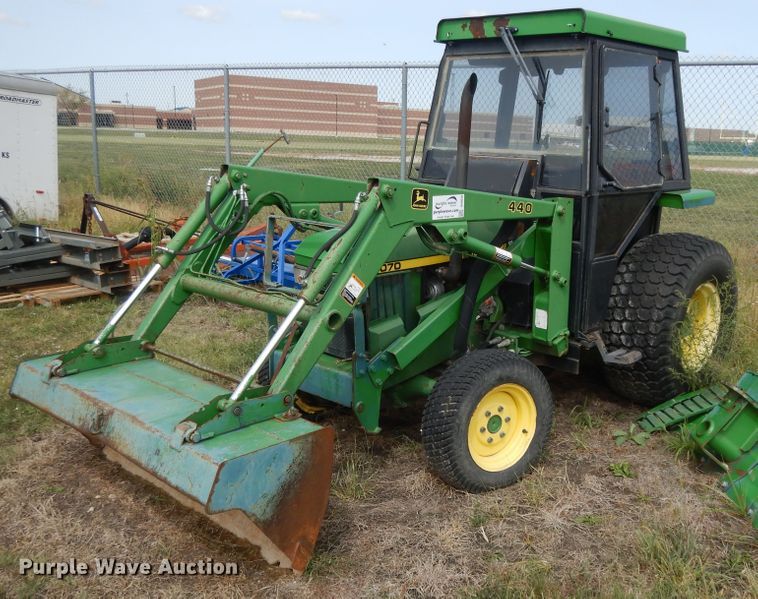 John Deere 1070  tractor - DH0038
