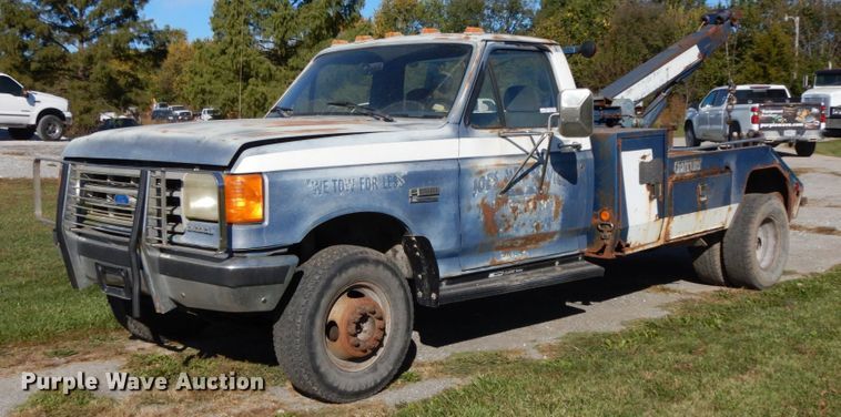 1989 Ford F450 Super Duty XL  tow truck - FG9528