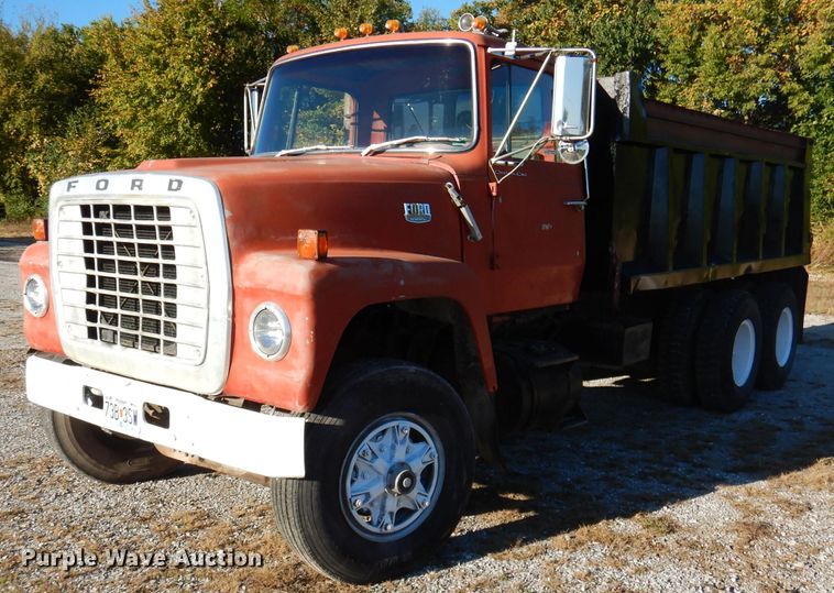 1979 Ford 8000  dump truck - DY9526