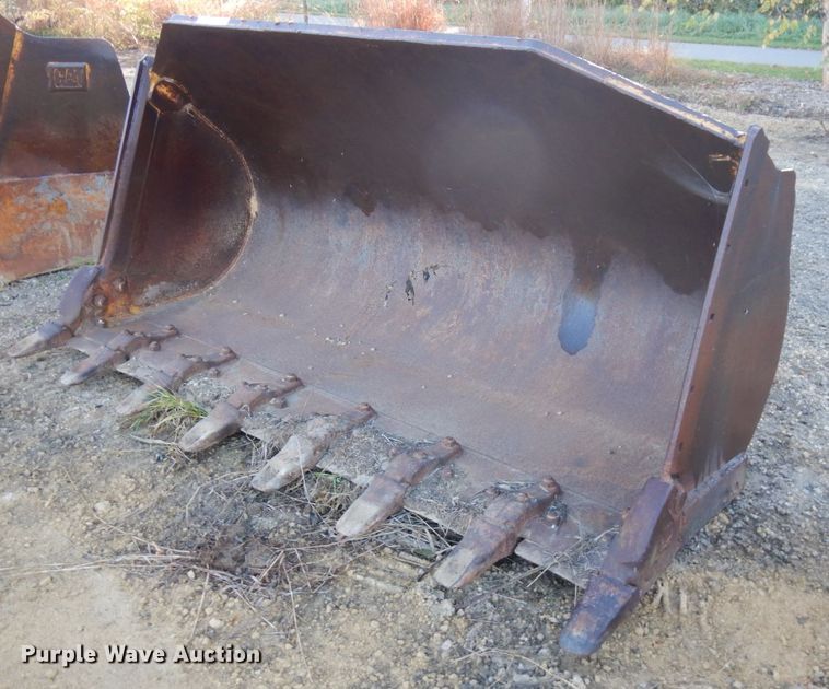 97"W loader bucket - HD9055