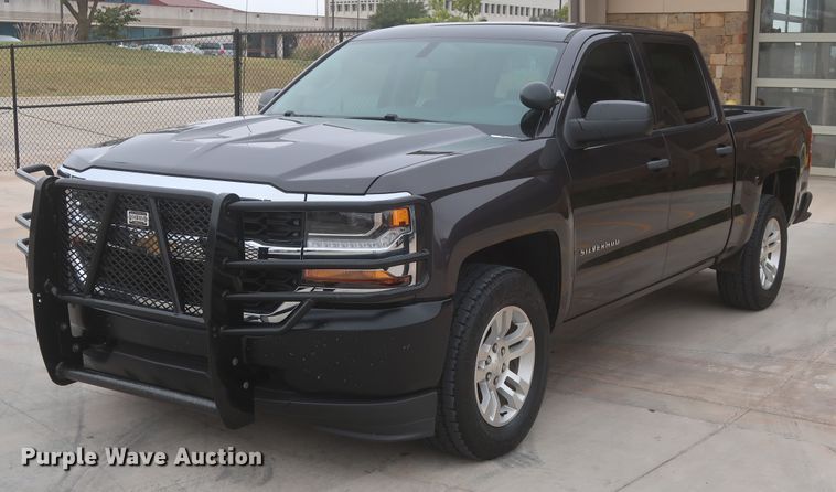 2016 Chevrolet Silverado 1500  Crew Cab pickup truck - HW9017