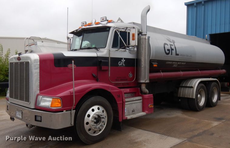 1993 Peterbilt 377  fuel truck - HD9108