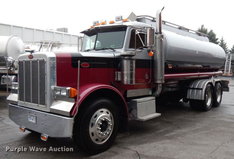 1999 Peterbilt 379  fuel truck - HD9117