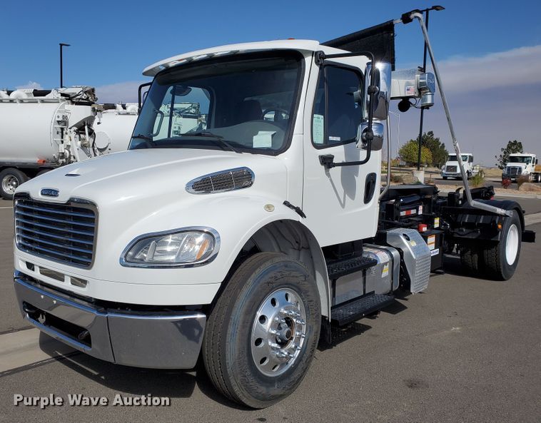 2019 Freightliner Business Class M2 106  roll-off container truck - HO9744