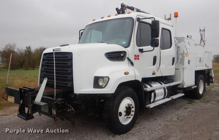 2014 Freightliner 108SD  Crew Cab utility truck with crane - HX9005