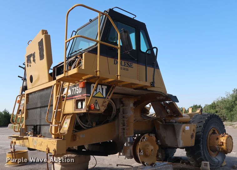 1999 Caterpillar 775D   haul truck - DG7025