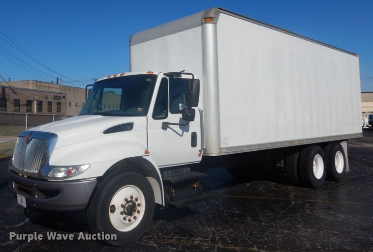 2006 International 4400  box truck - DI1053