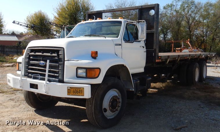 1996 Ford FT900  rollback truck - DY9587