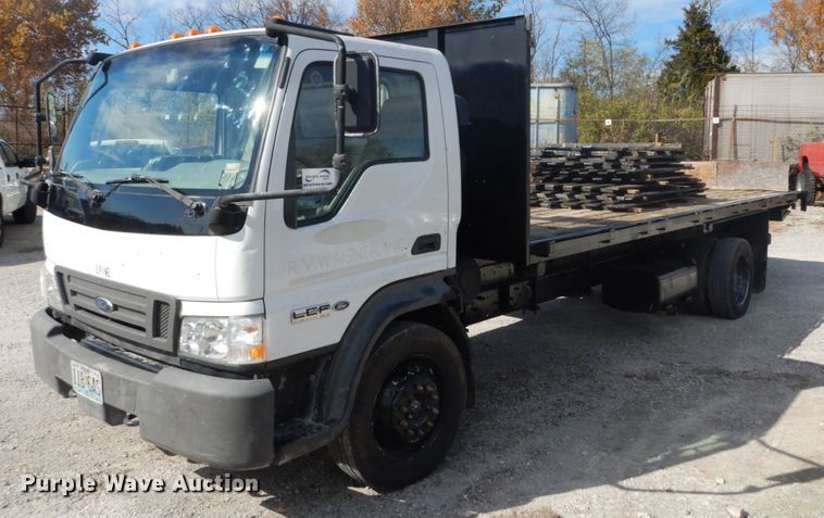 2006 Ford LCF  flatbed truck - DI1043