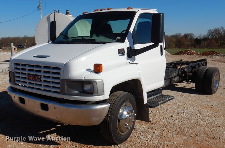 2005 GMC C5500  truck cab and chassis - DY9603