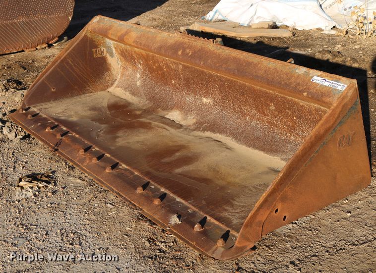 Caterpillar 270 73"W skid steer bucket - EO9850