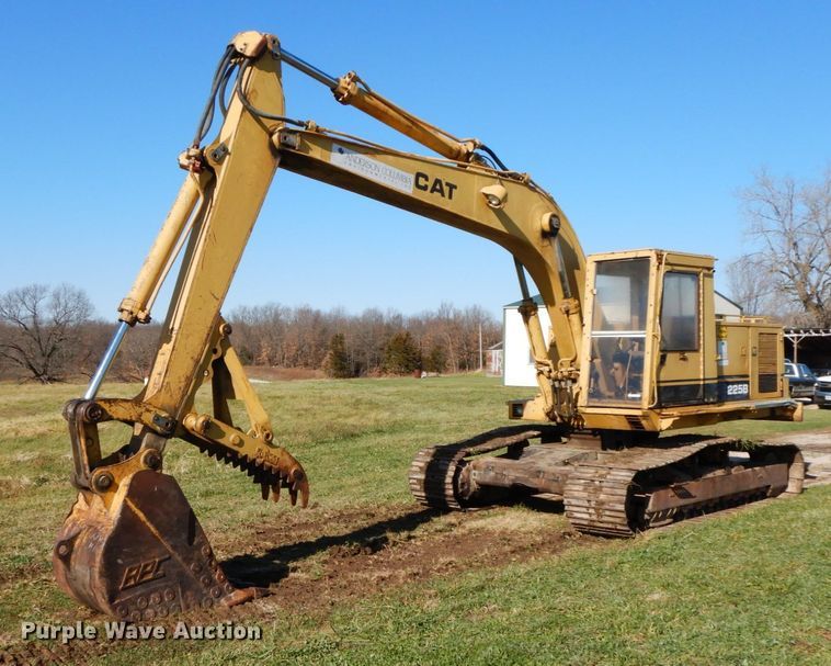 1989 Caterpillar 225B LC  excavator - FG9696