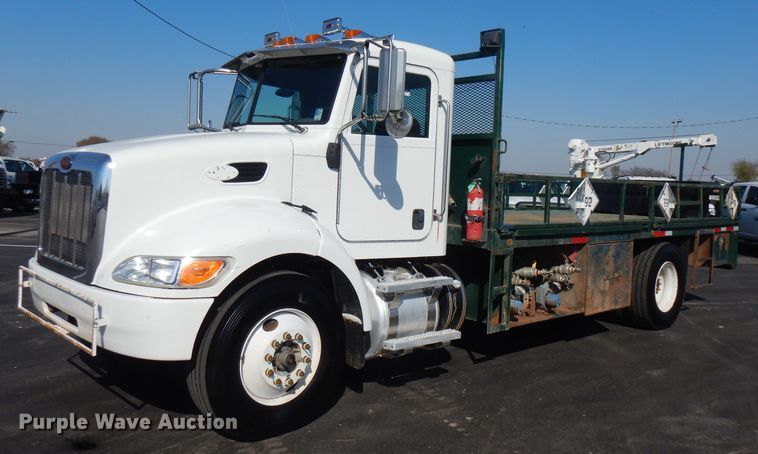 2011 Peterbilt 337  flatbed truck with crane - FW9908