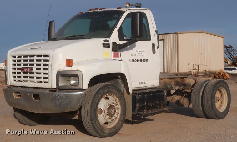 2006 GMC C7500  truck cab and chassis - HJ9497