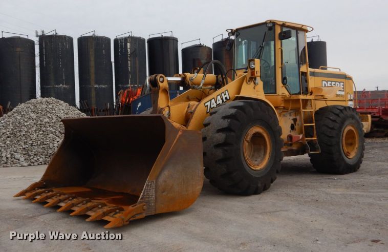 2000 John Deere 744H  wheel loader - HV9525