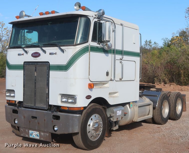 1984 Peterbilt 362  semi truck - DJ1819