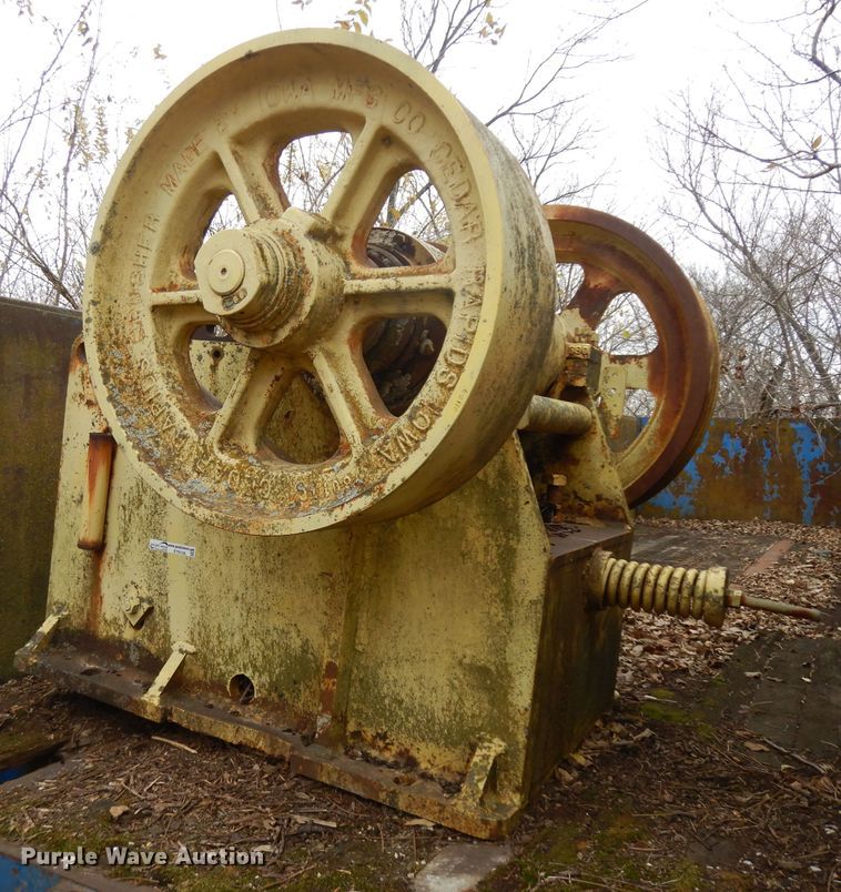 Cedarapids rock crusher - EY9156