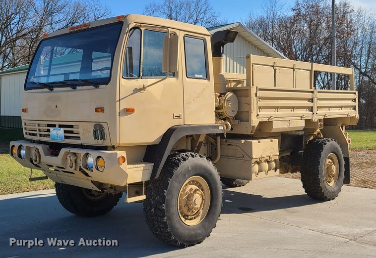 1994 Stewart & Stevenson M1078  flatbed truck - HM9771