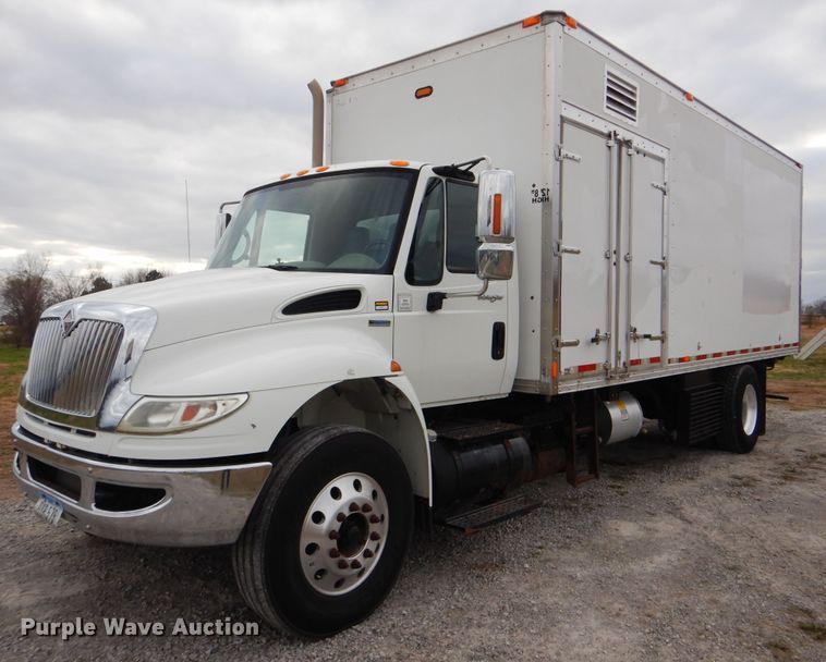 2009 International 4400  paper recycling truck - HX9043