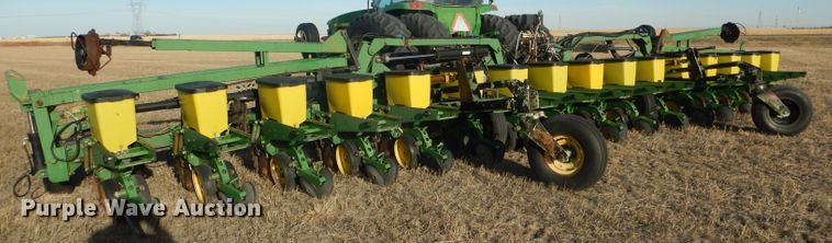 John Deere 7300  no-till planter - DG4660