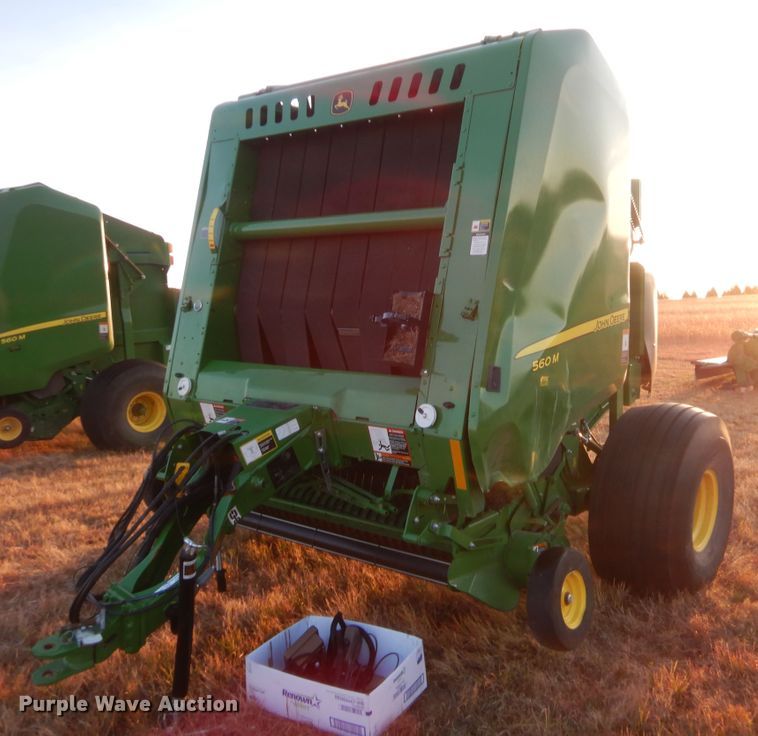 2020 John Deere 560M  round baler - HW9147