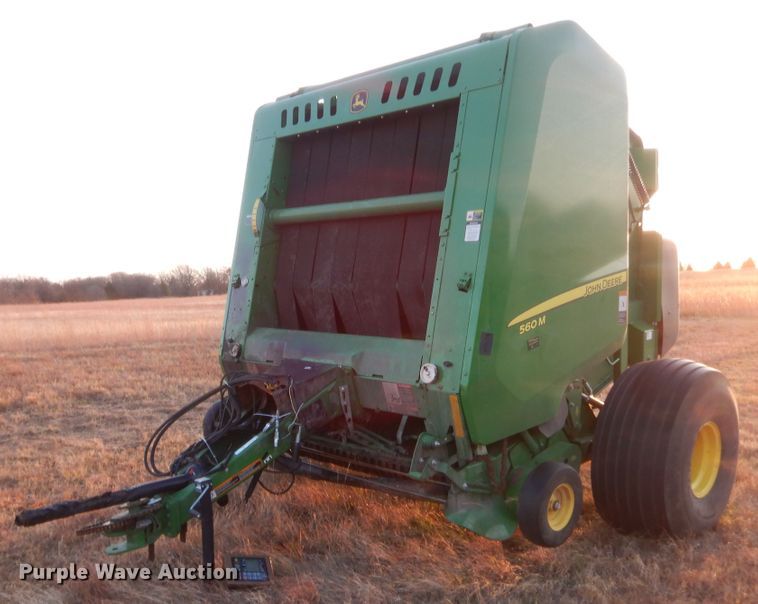 2018 John Deere 560M  round baler - HW9148
