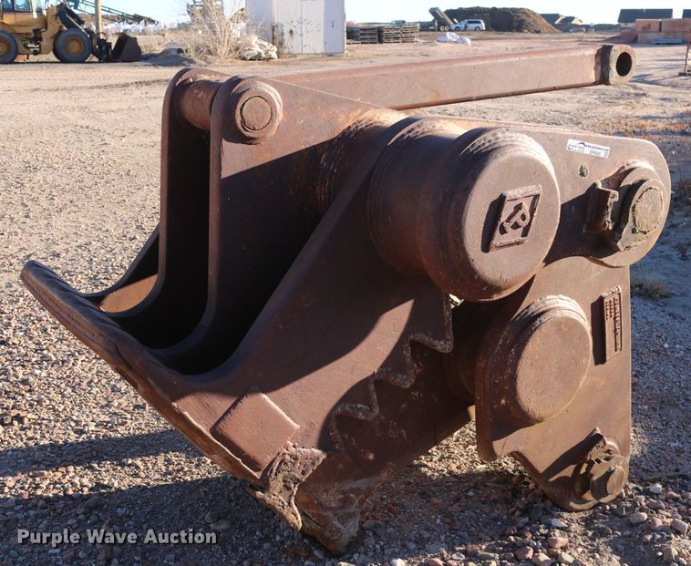 Pemberton 8041 28"W fixed position concrete pulverizer - EP9680