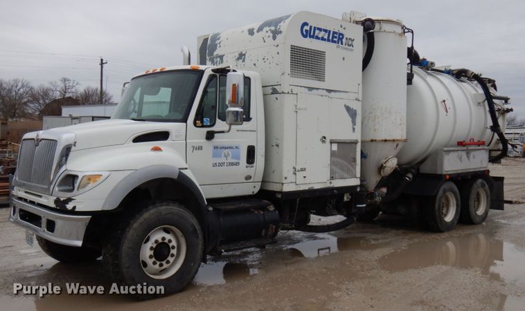 2007 International 7600  vacuum truck - HD9224