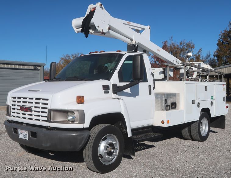 2009 GMC C5500  bucket truck - HK9608