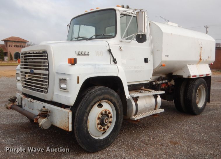 1995 Ford L8000  tank truck - HW9176