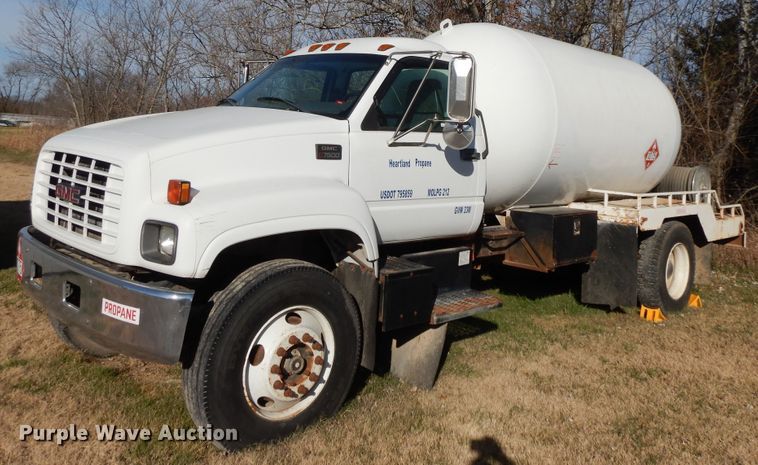 2000 GMC C7500  fuel truck - GK9631