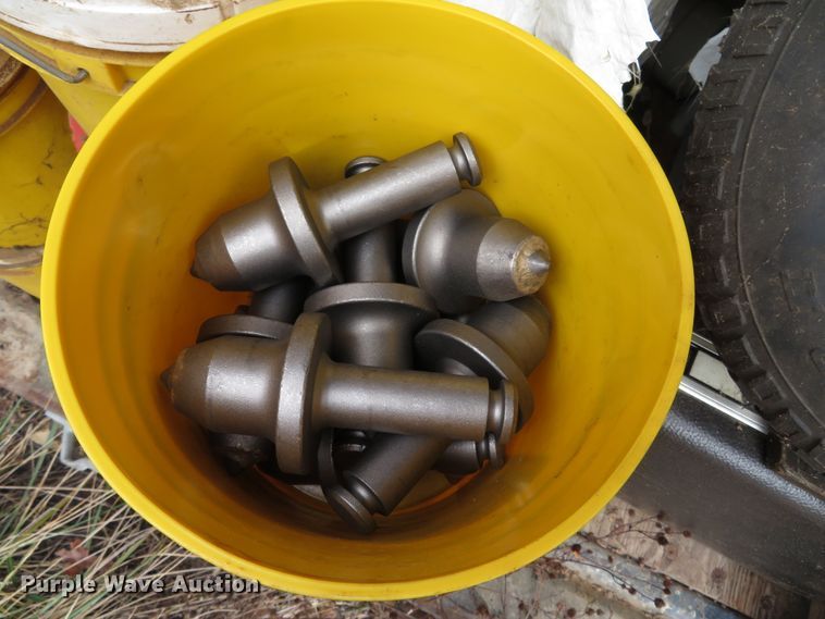 Approximately 250 Vermeer T850 rock teeth - DH0630