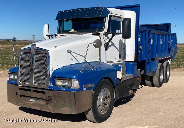 1992 Kenworth T600  manure spreader truck - DI3613