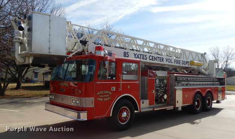 1981 Oshkosh V-1844M  aerial platform ladder truck - GK9695