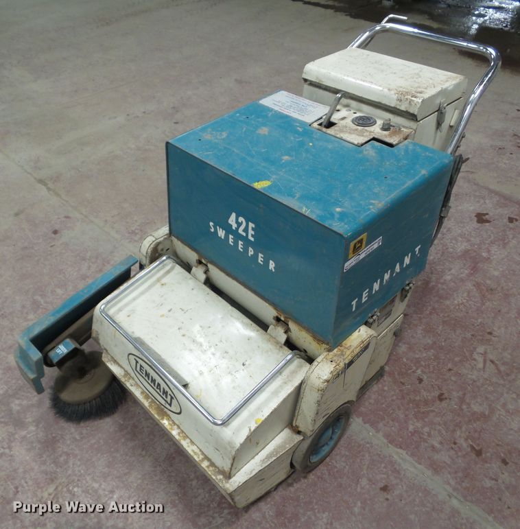 Tennant 42E sweeper - HF9781