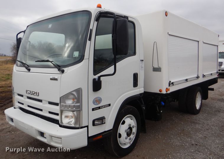 2012 Isuzu NPR  sprayer truck - HX9089