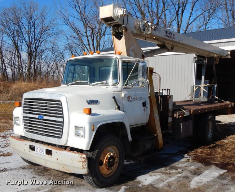 1993 Ford L8000  crane truck - DF3237