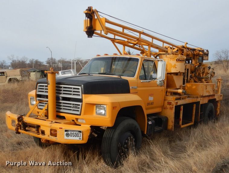 1993 Ford F700  drilling rig truck - DC8791