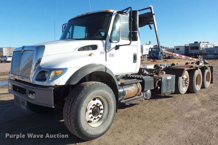 2006 International 7400  rolloff container truck - EF9666
