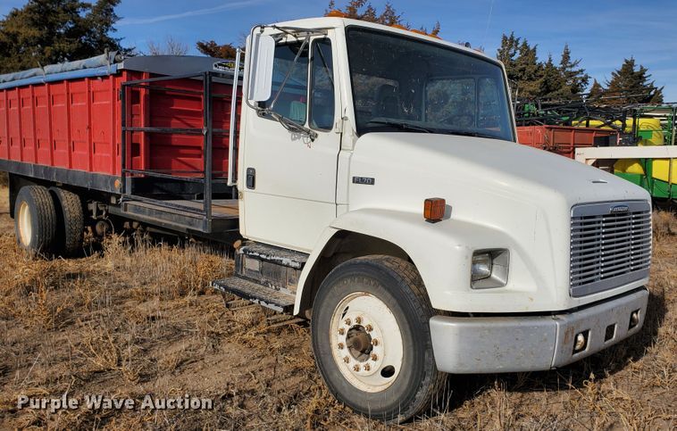 2000 Freightliner FL70  grain truck - HW9568