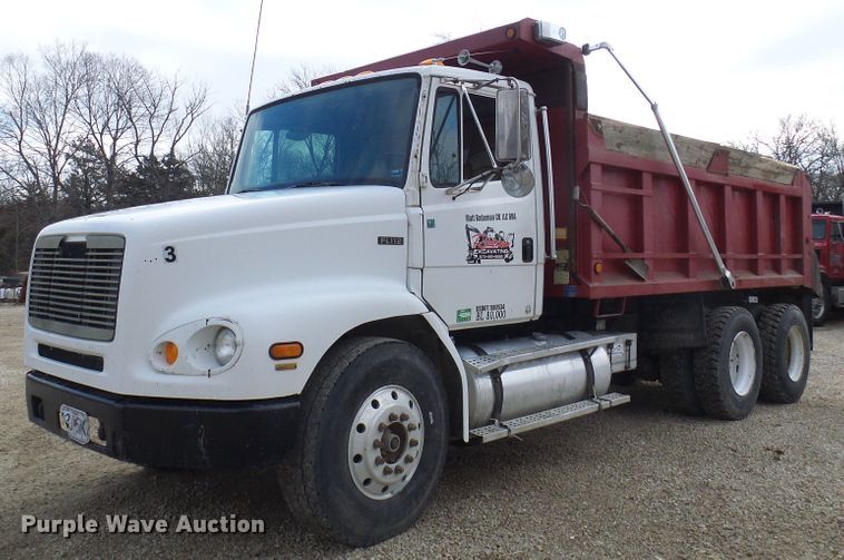 1997 Freightliner FL112  dump truck - DC2762