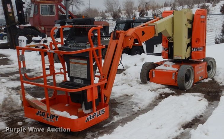 JLG E300AJP  boom lift - HS9912