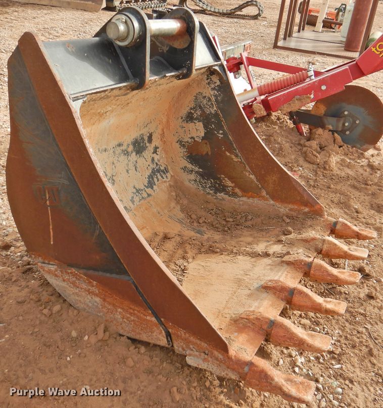 Caterpillar 36"W backhoe bucket - DG1574