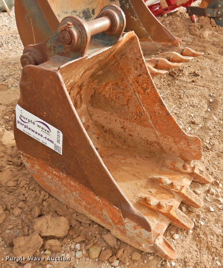 Caterpillar 18"W backhoe bucket - DG1579