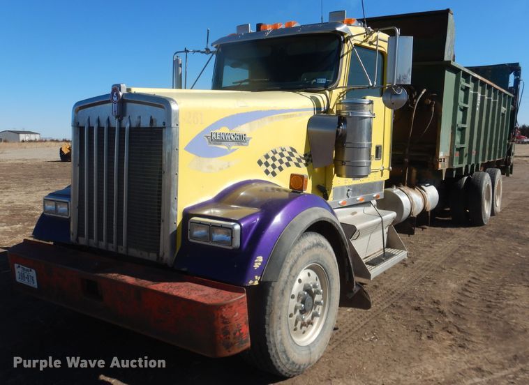 2002 Kenworth W900  manure spreader truck - HL9576