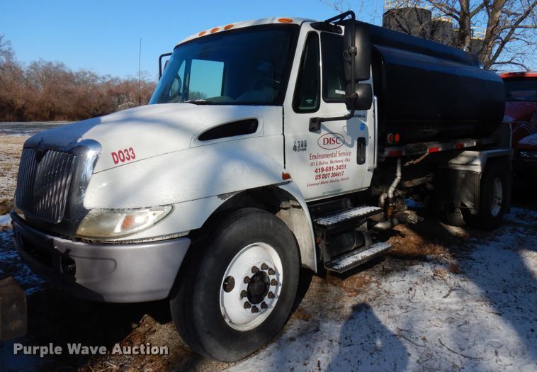 2007 International 4300  tank truck - HX9550