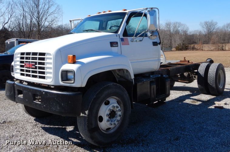 2001 GMC C7500  truck cab and chassis - GT9554