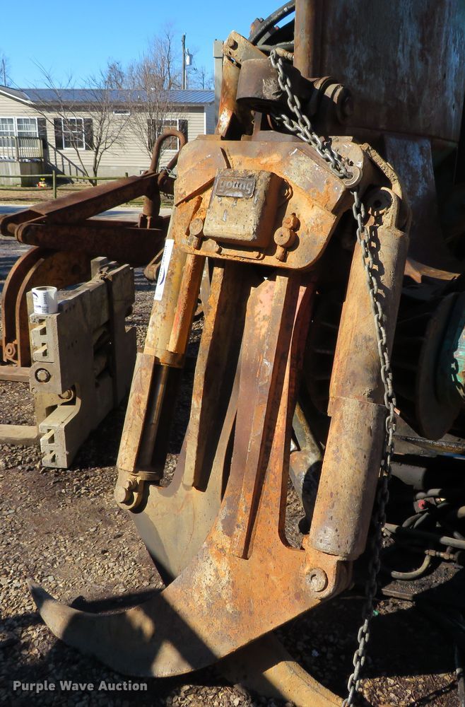 Young  log grapple - DH0686