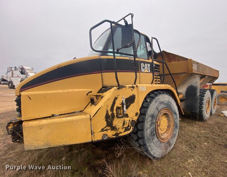 2001 Caterpillar 725  haul truck - DM2751