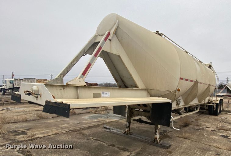 1978 Fruehauf pneumatic dry bulk trailer - DM2759